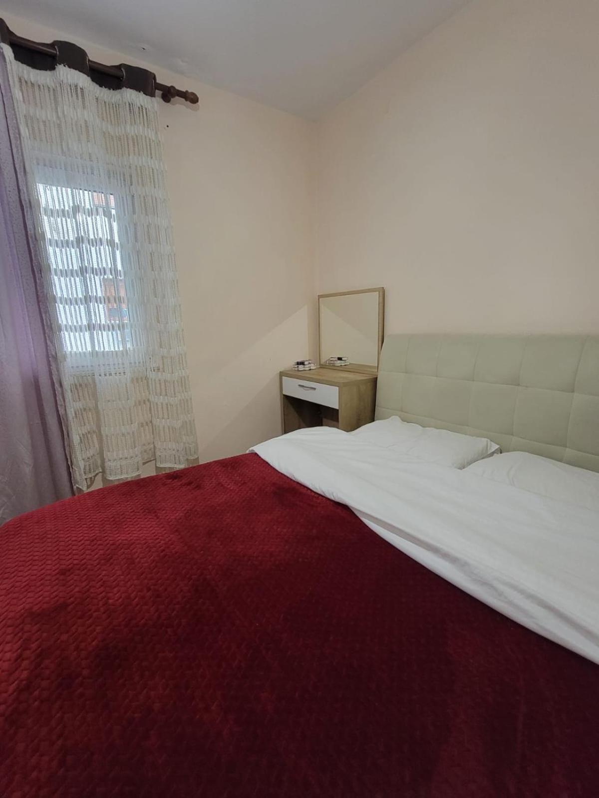 Апартаменти Ajla Komuna Apartament Тирана Екстер'єр фото