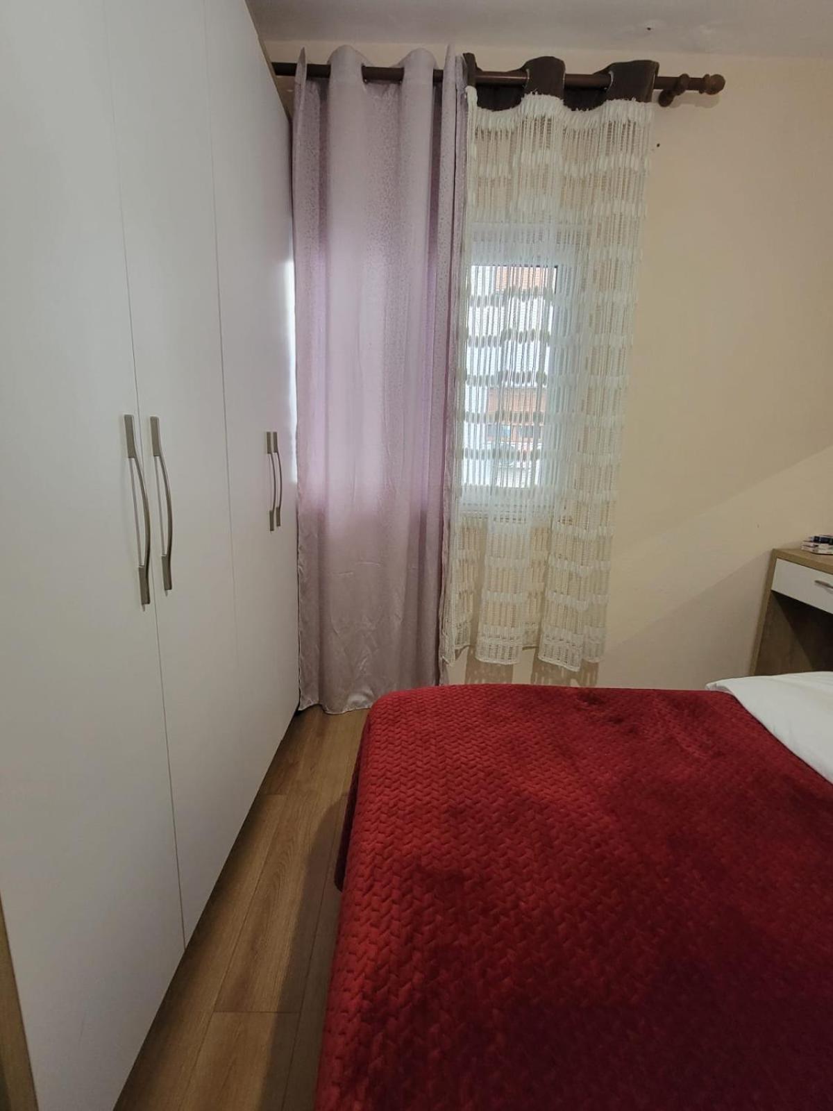 Апартаменти Ajla Komuna Apartament Тирана Екстер'єр фото
